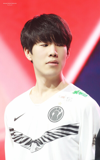 自信的表现来自 Weibo Gaming 以及在 LPL 2025年第二分裂中，任何人的传奇意外获胜