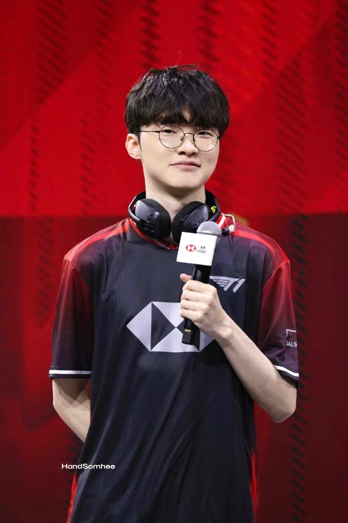 一个伟大的开始！ Weibo Gaming 成功击败了 Oh My God 赢得了首场比赛